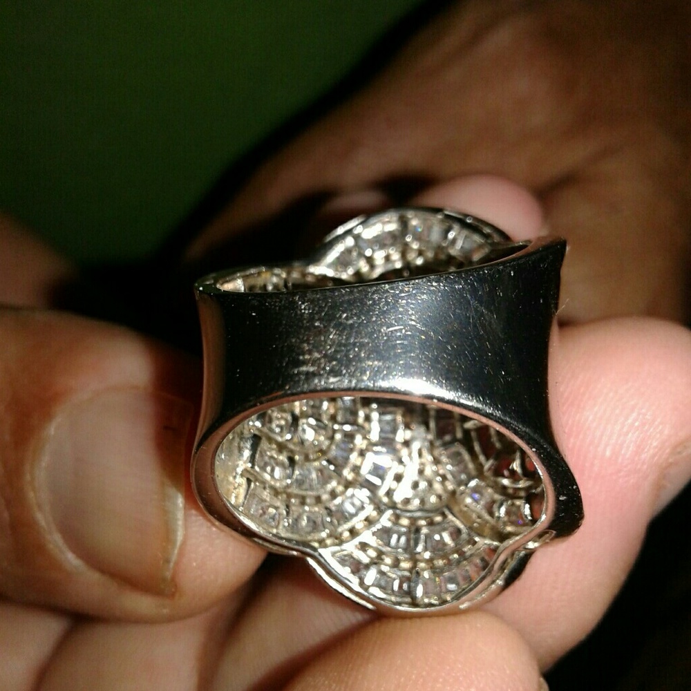 Ring - Picture 2 of 3